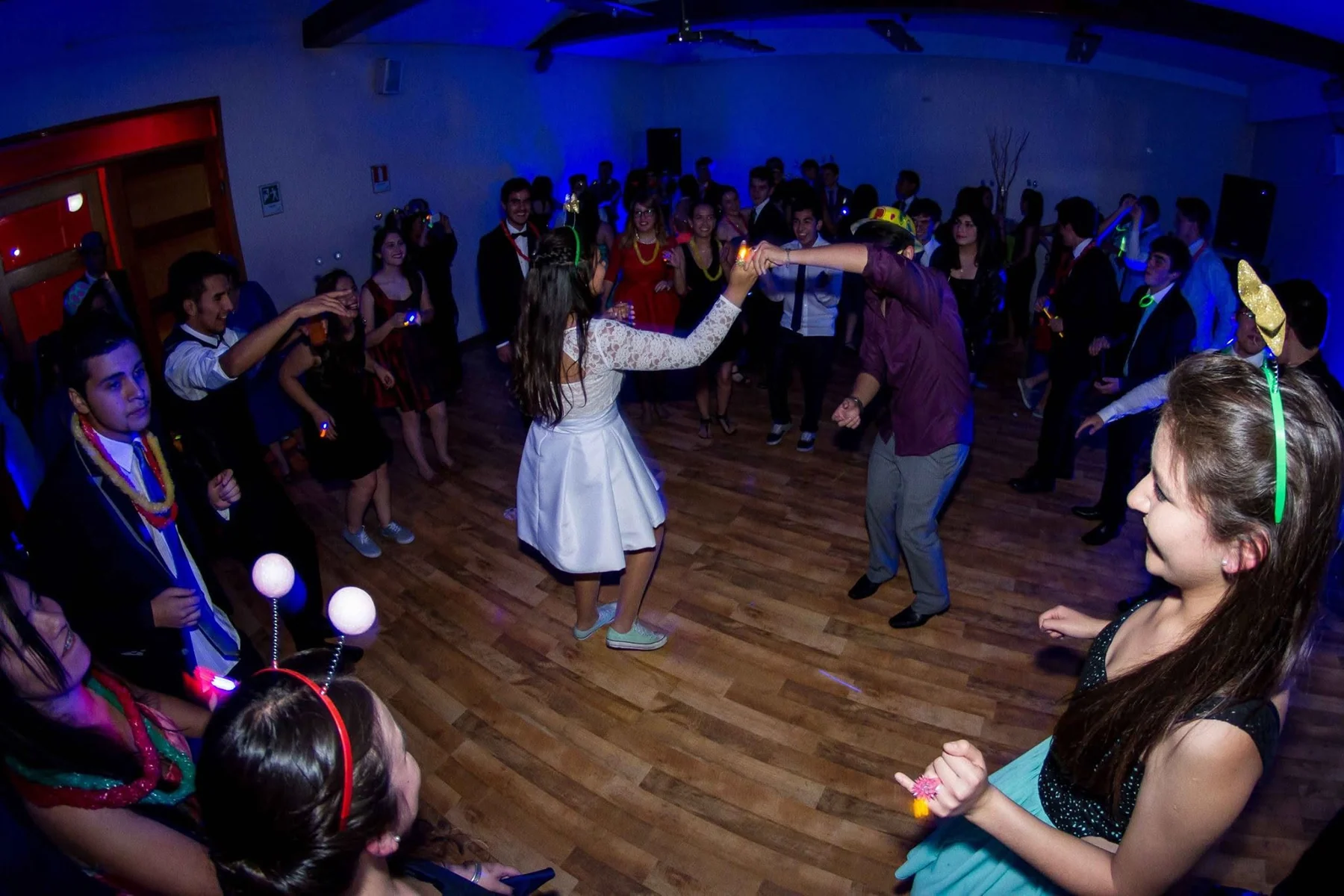 Celebración juvenil en el salón de Centro de Eventos El Alfarero